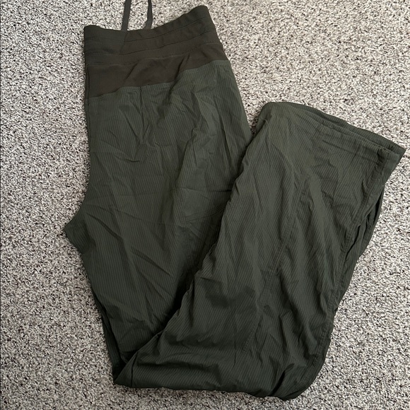 lululemon athletica dance studio Dark Green Pants size 12R - Picture 12 of 14